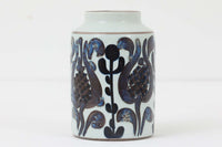 ロイヤルコペンハーゲン社製、Kari Christensenデザイン、Teneraシリーズのフラワーベースです。こちらは希少なアルミニア窯産のものになり1969年頃より前に作られたお品となります。