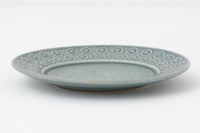 Kronjydenアズール、ブルーカラーのプレートです。1957年にKronjydenから制作が始まったシリーズは、その後Nissen、Bing&Grondahlと引き継がれ長く愛されたシリーズとなりました。デンマークではスウェーデンやフィンランドの陶器メーカーと並んで今でも非常に人気のある商品となります。