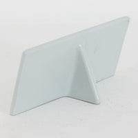 ロイヤルコペンハーゲンの名作「Baca(バッカ)」シリーズは、ニルス・トーソンやヨハンナ・ガーバー、エレン・マルマーなど複数のデザイナーによって1965年〜1990年代にかけ製造されたヴィンテージファイアンスの傑作。大胆なテクスチャーとシルクスクリーンプリントを組み合わせた意匠が特徴です。