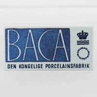 ロイヤルコペンハーゲンの名作「Baca(バッカ)」シリーズは、ニルス・トーソンやヨハンナ・ガーバー、エレン・マルマーなど複数のデザイナーによって1965年〜1990年代にかけ製造されたヴィンテージファイアンスの傑作。大胆なテクスチャーとシルクスクリーンプリントを組み合わせた意匠が特徴です。