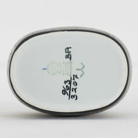 ロイヤルコペンハーゲンの名作「Baca(バッカ)」シリーズは、ニルス・トーソンやヨハンナ・ガーバー、エレン・マルマーなど複数のデザイナーによって1965年〜1990年代にかけ製造されたヴィンテージファイアンスの傑作。大胆なテクスチャーとシルクスクリーンプリントを組み合わせた意匠が特徴です。