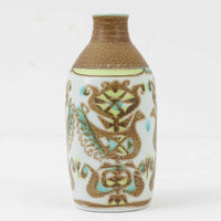 ロイヤルコペンハーゲンの名作「Baca(バッカ)」シリーズは、ニルス・トーソンやヨハンナ・ガーバー、エレン・マルマーなど複数のデザイナーによって1965年〜1990年代にかけ製造されたヴィンテージファイアンスの傑作。大胆なテクスチャーとシルクスクリーンプリントを組み合わせた意匠が特徴です。