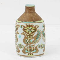 ロイヤルコペンハーゲンの名作「Baca(バッカ)」シリーズは、ニルス・トーソンやヨハンナ・ガーバー、エレン・マルマーなど複数のデザイナーによって1965年〜1990年代にかけ製造されたヴィンテージファイアンスの傑作。大胆なテクスチャーとシルクスクリーンプリントを組み合わせた意匠が特徴です。