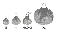 FILT社は1860年に農家の人たちによってフランス北西部に設立され、現在はヨットや車向け、医療用、スポーツ用品など、ネットやロープに特化した商品を主に業務用として多岐に渡って生産しています。ネットバッグは小さく折りたためることもあり、特にヨーロッパではマルシェ(市場)などに出かけるときに持っていくのが定番です。