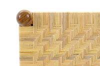 北欧デザインのスツールです。上質なチーク材フレームを丁寧に削り、シャープでスタイリッシュですが、柔らかい表情も持ち合わせたデザインに仕上げています。また、軽量ですが、しっかりとした造りになっています。座面の籐(ラタン)は上質で天然なもので細かい網目状に時間をかけて編み込まれています。使い込むほどにあめ色に変化し馴染んでくるのも天然素材の大きな魅力です。お部屋の片隅にクッションなどを添えて置いておくだけでもおしゃれです。必要なときにすっと出して使えます。複数スタッキングできるのも嬉しいです。