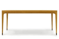 スレンダーな脚が特徴のセンターテーブルです。天板は長方形でシンプルに、コーナーにジョイントされた四角い脚は先端に向かって徐々に丸くなるよう削りだしており、スタイリッシュで美しいデザインに仕上げています。ハンドメイドで一つ一つ丁寧に削り出した脚は天板との一体感があり、まるで完成品かのような仕上がりです。また、汚れやすいとされる足先には汚れが目立ちにくいように、そしてまるで美しい脚に見えるようにと、ひと手間かけてローズウッド材(現在はチーク材のローズウッドカラー塗装への仕様変更となっています)をジョイントしています。