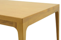 スレンダーな脚が特徴のセンターテーブルです。天板は長方形でシンプルに、コーナーにジョイントされた四角い脚は先端に向かって徐々に丸くなるよう削りだしており、スタイリッシュで美しいデザインに仕上げています。ハンドメイドで一つ一つ丁寧に削り出した脚は天板との一体感があり、まるで完成品かのような仕上がりです。また、汚れやすいとされる足先には汚れが目立ちにくいように、そしてまるで美しい脚に見えるようにと、ひと手間かけてローズウッド材(現在はチーク材のローズウッドカラー塗装への仕様変更となっています)をジョイントしています。