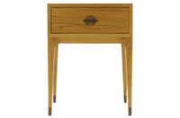 スレンダーな脚が特徴のサイドチェストです。チェスト本体はシンプルに、コーナーにジョイントされた四角い脚は先端に向かって徐々に丸くなるよう削りだしており、スタイリッシュで美しいデザインに仕上げています。ハンドメイドで一つ一つ丁寧に削り出した脚はチェスト本体との一体感があり、まるで完成品かのような仕上がりです。また、汚れやすいとされる足先には汚れが目立ちにくいように、そしてまるで美しい脚に見えるようにと、ひと手間かけてローズウッド材(現在はチーク材のローズウッドカラー塗装への仕様変更となっています)をジョイントしています。