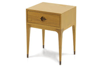 スレンダーな脚が特徴のサイドチェストです。チェスト本体はシンプルに、コーナーにジョイントされた四角い脚は先端に向かって徐々に丸くなるよう削りだしており、スタイリッシュで美しいデザインに仕上げています。ハンドメイドで一つ一つ丁寧に削り出した脚はチェスト本体との一体感があり、まるで完成品かのような仕上がりです。また、汚れやすいとされる足先には汚れが目立ちにくいように、そしてまるで美しい脚に見えるようにと、ひと手間かけてローズウッド材(現在はチーク材のローズウッドカラー塗装への仕様変更となっています)をジョイントしています。