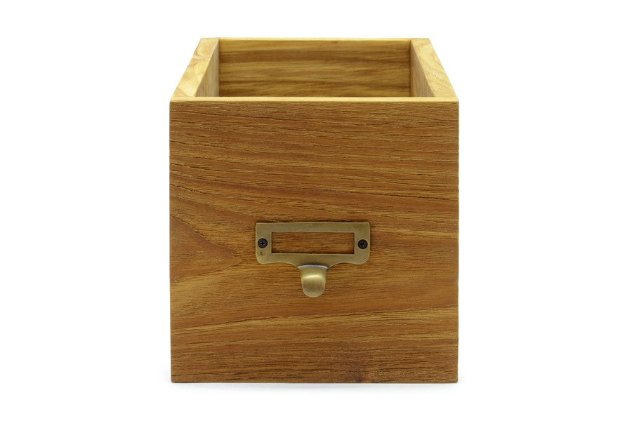 TYSTシリーズの収納BOX1つです。さまざまなものをボックスに収納して、シェルフやボードに収める事が可能です。