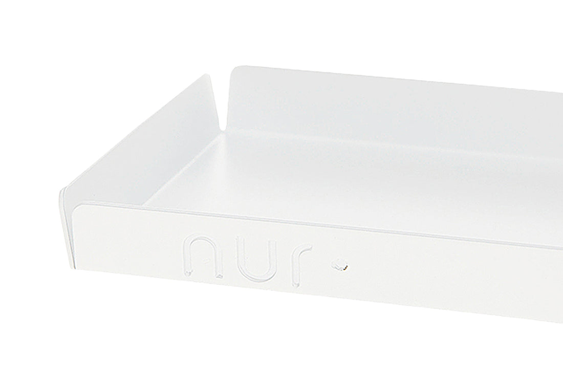NurDesignは2013年に設立された、デンマークの新しいデザイン会社です。会社の略語「NUR」は、ドイツ語で「のみ」または「ただ」のデザインの本質的な表現があることを意味します。全ての製品はシンプルでミニマルなアプローチによりスタイリッシュでモダン。機能的で使い易く生活に役立つ物ばかりです。