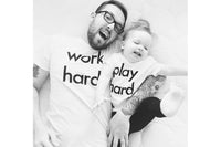 子供が決まって言うセリフ「遊んでいるから」。いつもならイライラしてしまうそんな言葉も「playhard」という文字のTシャツを着せてしまえば可愛く見える。大人には、「workhard」というTシャツ。そして親子で歩いたらとってもユニーク。なんでこんなデザインかって?Nor-Folkというブランドはイギリスに住む夫婦が、子育てを楽しもうと考えて立ち上げたから。ギフトにもお勧めの可愛い商品達です。