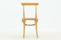 北欧より買い付けたキッズチェアです。小ぶりで可愛らしいデザインです。ビーチ材が使用されており、ナチュラルな雰囲気が魅力的です。