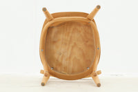 北欧より買い付けたキッズチェアです。小ぶりで可愛らしいデザインです。ビーチ材が使用されており、ナチュラルな雰囲気が魅力的です。