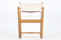 「Ditte&AdrianHeath」デザインのアームチェアです。オーク材とキャンバス生地の組み合わせで、背もたれの本革がデザインポイントになっています。