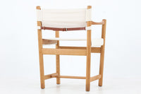 「Ditte&AdrianHeath」デザインのアームチェアです。オーク材とキャンバス生地の組み合わせで、背もたれの本革がデザインポイントになっています。