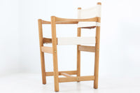 「Ditte&AdrianHeath」デザインのアームチェアです。オーク材とキャンバス生地の組み合わせで、背もたれの本革がデザインポイントになっています。