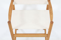 「Ditte&AdrianHeath」デザインのアームチェアです。オーク材とキャンバス生地の組み合わせで、背もたれの本革がデザインポイントになっています。