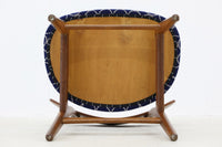 デンマークより買い付けたハンス・J・ウェグナーデザインによるチェア「CH30」です。背もたれのジョイント部が特徴的なデザインです。背もたれにチーク材が使用された希少なモデルです。生地はミナペルホネンの「タンバリン」を使用いたしました。人気のため現在復刻されましたが、チーク材とオーク材の組み合わせはビンテージ品でのみ入手可能です。