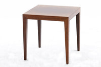 北欧より買い付けたサイドテーブルです。天板と脚の角はトメ加工が施されています。SeverinHansenJr.の代表的なデザインです。