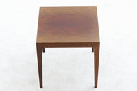 北欧より買い付けたサイドテーブルです。天板と脚の角はトメ加工が施されています。SeverinHansenJr.の代表的なデザインです。