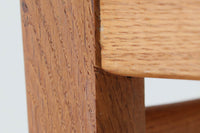 デンマークより買い付けたハンス・J・ウェグナーデザインによるチェア「CH30」です。背もたれのジョイント部が特徴的なデザインです。背もたれにチーク材が使用された希少なモデルです。人気のため現在復刻されましたが、チーク材とオーク材の組み合わせはビンテージ品でのみ入手可能です。