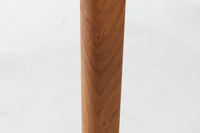 デンマークより買い付けたハンス・J・ウェグナーデザインによるチェア「CH30」です。背もたれのジョイント部が特徴的なデザインです。背もたれにチーク材が使用された希少なモデルです。人気のため現在復刻されましたが、チーク材とオーク材の組み合わせはビンテージ品でのみ入手可能です。