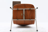デンマークにて買い付けたハーフアームチェアです。良質なチーク材がフレームに使用されており、ハーフアームが特徴的なデザインです。