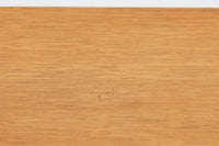 北欧より買い付けたサイドテーブルです。小ぶりなセンターテーブルとしてもお使いいただけます。天板と脚の角はトメ加工が施されています。SeverinHansenJr.の代表的なデザインです。希少なオーク材のモデルです。