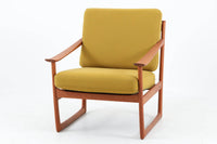 PeterHvidt&Orlamolgaardによってデザインされた「model130」です。良質なチーク無垢材が贅沢に使用されており、今は無き名工France&sonの熟練の職人によって作成された名作椅子です。クッション内部にはスプリングが内包されており座り心地も良好です。デンマークのDesignmuseumにも記載されている希少な作品です。