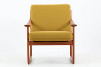 PeterHvidt&Orlamolgaardによってデザインされた「model130」です。良質なチーク無垢材が贅沢に使用されており、今は無き名工France&sonの熟練の職人によって作成された名作椅子です。クッション内部にはスプリングが内包されており座り心地も良好です。デンマークのDesignmuseumにも記載されている希少な作品です。