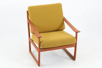 PeterHvidt&Orlamolgaardによってデザインされた「model130」です。良質なチーク無垢材が贅沢に使用されており、今は無き名工France&sonの熟練の職人によって作成された名作椅子です。クッション内部にはスプリングが内包されており座り心地も良好です。デンマークのDesignmuseumにも記載されている希少な作品です。