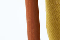 PeterHvidt&Orlamolgaardによってデザインされた「model130」です。良質なチーク無垢材が贅沢に使用されており、今は無き名工France&sonの熟練の職人によって作成された名作椅子です。クッション内部にはスプリングが内包されており座り心地も良好です。デンマークのDesignmuseumにも記載されている希少な作品です。