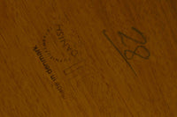 1958年にPoulHundevadによってデザインされたダイニングテーブルです。CardTableと名前の通り、天板を裏返してカードゲームをするためにデザインされた様です。デンマークのDesignmuseumにも記載されている希少な作品です。