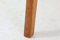 PeterHvidt&Orlamolgaardによってデザインされた「AXチェア」です。AXチェアの中でも背面と座面を真鍮のブラケットで留める希少なモデルです。