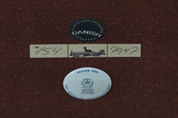 ロイヤルコペンハーゲン「BACA」シリーズのタイルが天板に敷き詰められたお洒落なワゴンです。フレームは、上質なマホガニー材が使用されています。