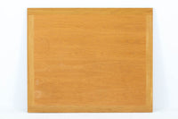 北欧より買い付けました。必要に応じて脚を折りたたんで収納できるモーエンセンならではの機能的なセンターテーブルです。希少なモデルですが、幅90cmは現地でも見かけたことの無い小ぶりで使い勝手の良いサイズ感です。良質なオーク材が使用されています。