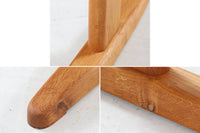 Borgemogensenデザインのシェーカースタイルのダイニングテーブルです。良質なオーク無垢材が使用されておりシンプルなデザインながらも大変美しいテーブルに仕上がっています。