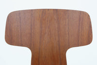 北欧より買い付けました。ArneJacobsenデザインの「Tチェア」です。正しく座れる様に子供用にデザインされています。現在は生産されていない為、ビンテージ品のみ入手可能です。