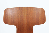 北欧より買い付けました。ArneJacobsenデザインの「Tチェア」です。正しく座れる様に子供用にデザインされています。現在は生産されていない為、ビンテージ品のみ入手可能です。