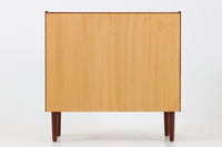 デンマークより買い付けた4段チェストです。本体には良質なチーク材が使用されています。