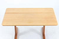 Borgemogensenデザインのダイニングテーブルです。良質なオーク無垢材が使用されておりシンプルなデザインながらも大変美しいテーブルに仕上がっています。