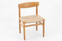 「Borgemogensen」デザインのOresundシリーズのチェアです。J39より一回り大きいサイズで、座面と脚の見せるジョイントが特徴的なデザインとなっております。モーエンセンの家具を多く作成していた「KarlAndersson」社の熟練の職人によって作成されており、確かな造りを感じさせてくれます。流通量が少なく希少なチェアです。