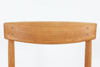 「Borgemogensen」デザインのOresundシリーズのチェアです。J39より一回り大きいサイズで、座面と脚の見せるジョイントが特徴的なデザインとなっております。モーエンセンの家具を多く作成していた「KarlAndersson」社の熟練の職人によって作成されており、確かな造りを感じさせてくれます。流通量が少なく希少なチェアです。