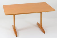 BorgeMogensenデザインのダイニングテーブルです。良質なビーチ無垢材が使用されておりシンプルなデザインながらも大変美しいテーブルに仕上がっています。