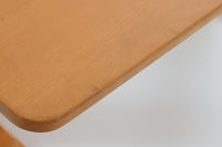 Borgemogensenデザインのダイニングテーブルです。良質なビーチ無垢材が使用されておりシンプルなデザインながらも大変美しいテーブルに仕上がっています。