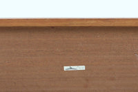 北欧より買い付けたサイドテーブルです。幅が広めの珍しいデザインです。少し小ぶりなセンターテーブルとしてもお使いいただけます。天板と脚の角はトメ加工が施されています。SeverinHansenJr.の代表的なデザインです。オーク材の希少なモデルです。