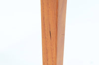 北欧より買い付けたサイドテーブルです。天板と脚の角はトメ加工が施されています。SeverinHansenJr.の代表的なデザインです。