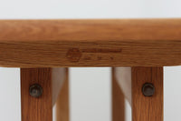 Borgemogensenデザインのダイニングテーブルです。現在は「Fredericia」社から販売がある名作テーブルです。こちらはビンテージ品のためBorgemogenseが在籍していた「FDB」社で作製されたものとなります。製造年が記載されていることが個人的には嬉しいところです。1961年製造と記載がございます。