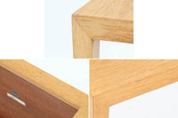 北欧より買い付けたサイドテーブルです。天板と脚の角はトメ加工が施されています。SeverinHansenJr.の代表的なデザインです。オーク材の希少なモデルです。